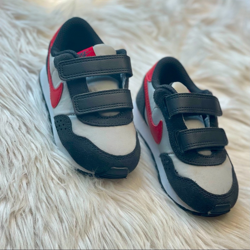NIKE MD VALIANT PSV Size 7c